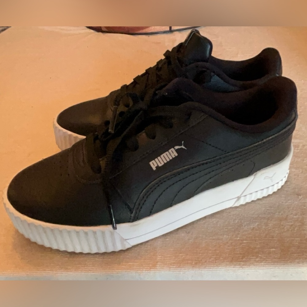 PUMA Sneakers